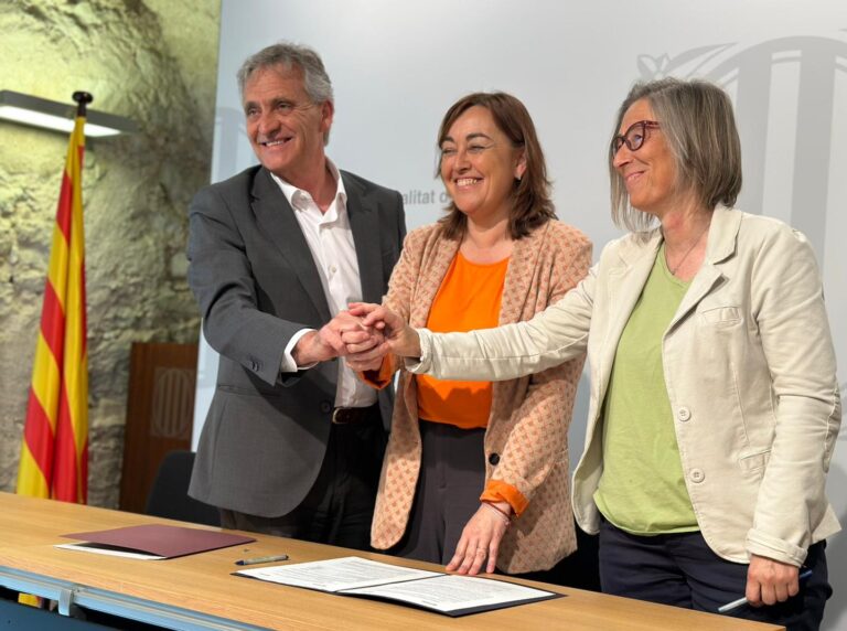 Signem un conveni amb l’Agència de l’Habitatge de Catalunya per impulsar una prova pilot de millora en la gestió de comunitats d’habitatges públics a Girona